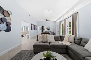 Télévision, baby-foot