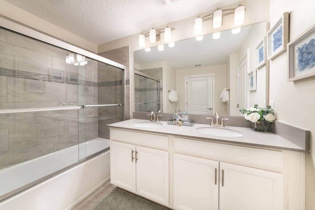 Bathtub, hair dryer, towels, shampoo