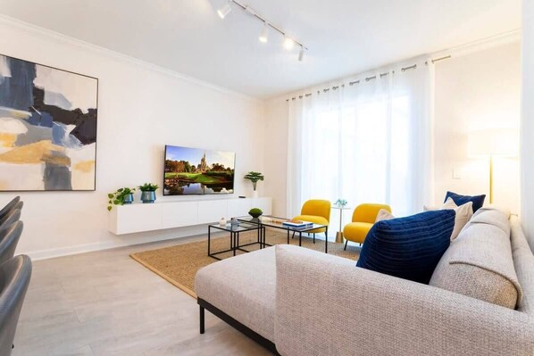 TV, offices - Chic Modern, Themed Bedrooms, Private Pool (Kissimmee)