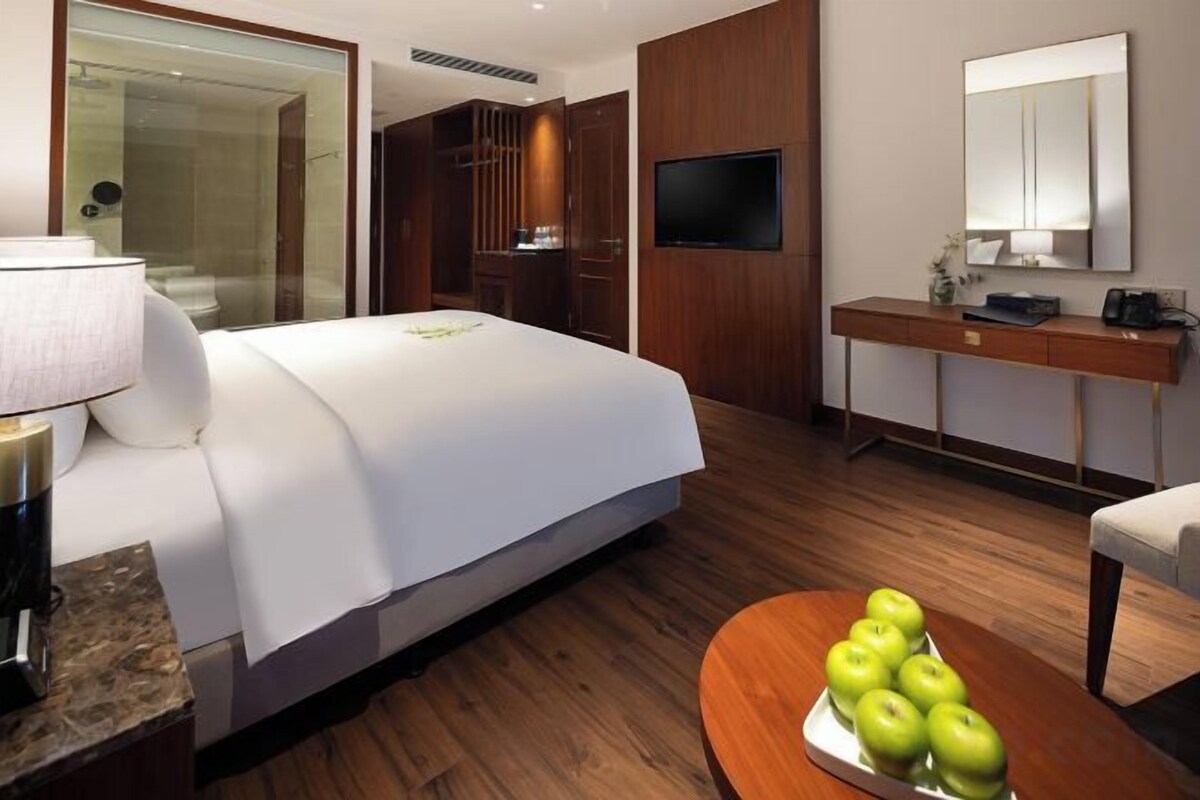 Minibar, in-room safe, desk, blackout curtains