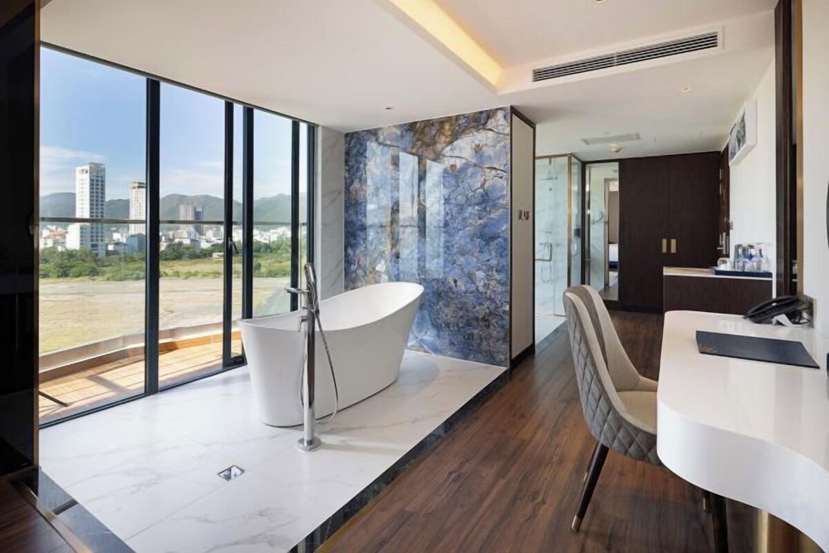 Bathroom | Free toiletries, hair dryer, bathrobes, slippers