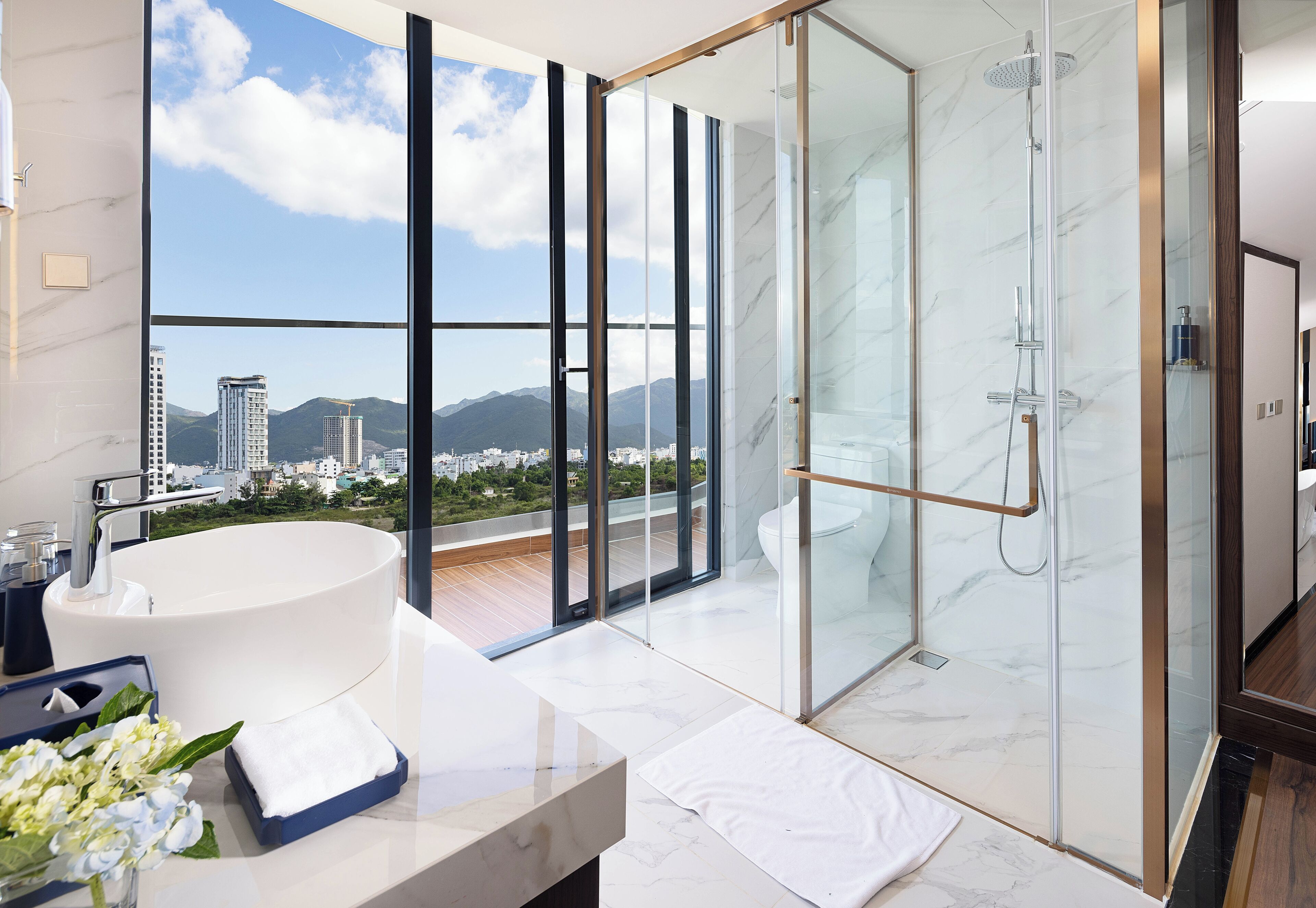 Honeymoon Suite, 1 King Bed, Balcony, Sea View | Bathroom | Free toiletries, hair dryer, bathrobes, slippers