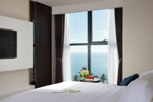 Honeymoon-Suite, 1 King-Bett, Balkon, Meerblick | Strand-/Meerblick