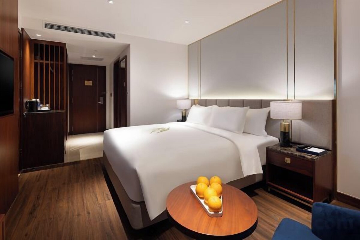 Minibar, in-room safe, desk, blackout curtains