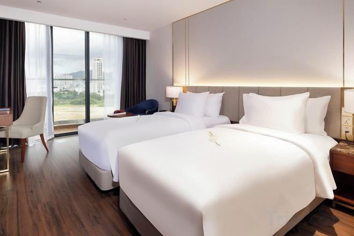 Minibar, in-room safe, desk, blackout curtains