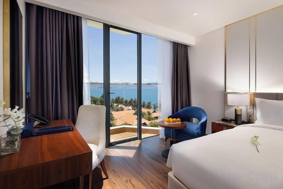 Minibar, in-room safe, desk, blackout curtains