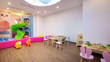 Khu vui chơi trẻ em - trong nhà