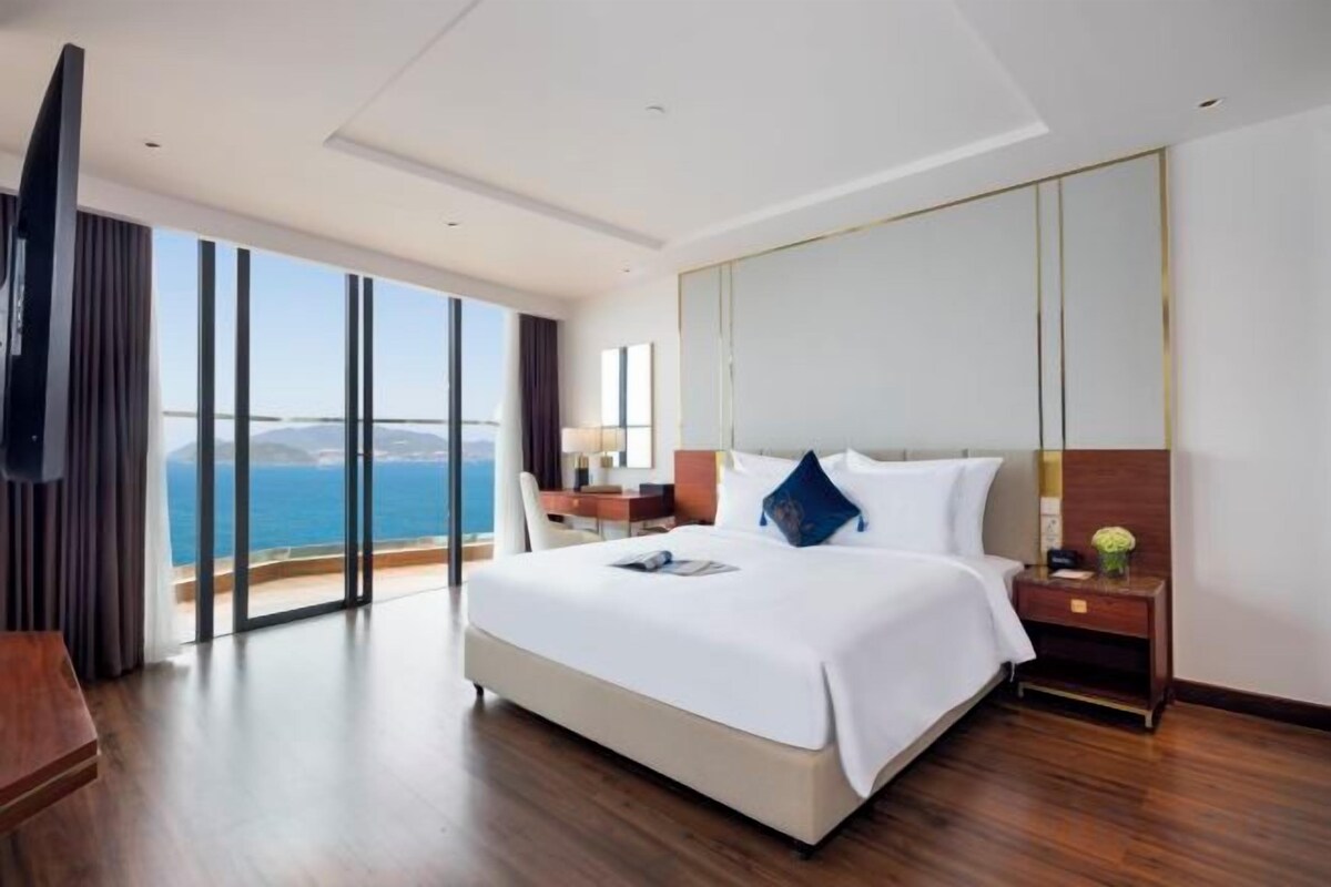 Minibar, in-room safe, desk, blackout curtains