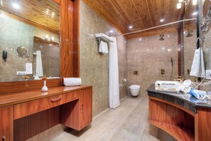 Serenity Suite With Balcony | Bathroom | Shower, hydromassage showerhead, free toiletries, slippers
