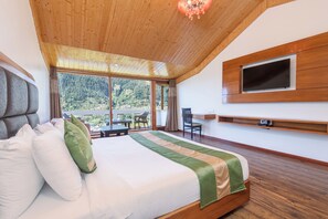 Luxury Room With Balcony | Seprai antialergi, setrika/meja setrika, Wi-Fi gratis, dan seprai linen