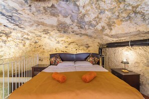 Family Villa, Multiple Bedrooms, 2 Bathrooms (Pleasant stone house & jacuzzi St) | 1 bedroom, free WiFi, bed sheets - Pleasant Stone House & Jacuzzi St Martin (Mgarr)