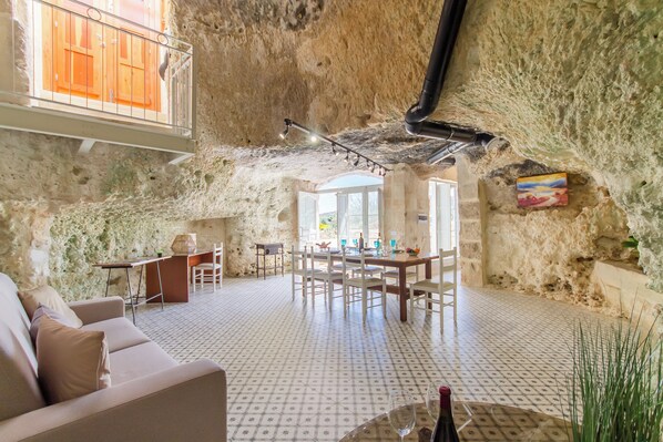 Family Villa, Multiple Bedrooms, 2 Bathrooms (Pleasant stone house & jacuzzi St) | Interior