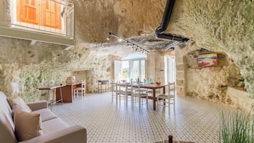 Family Villa, 1 Bedroom, 2 Bathrooms (Pleasant stone house & jacuzzi St) | Interior