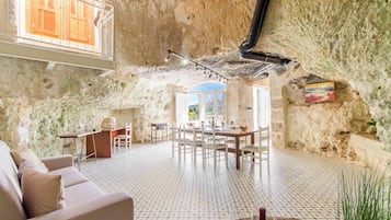 Family Villa, 1 Bedroom, 2 Bathrooms (Pleasant stone house & jacuzzi St) | Interior