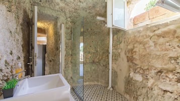Family Villa, 1 Bedroom, 2 Bathrooms (Pleasant stone house & jacuzzi St) | Bathroom