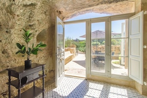 Vila família, 1 quarto, 2 banheiros (Pleasant stone house & jacuzzi St) | Parte interna