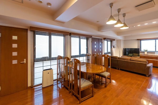 Apartamento superluxo | Opções para refeição no quarto