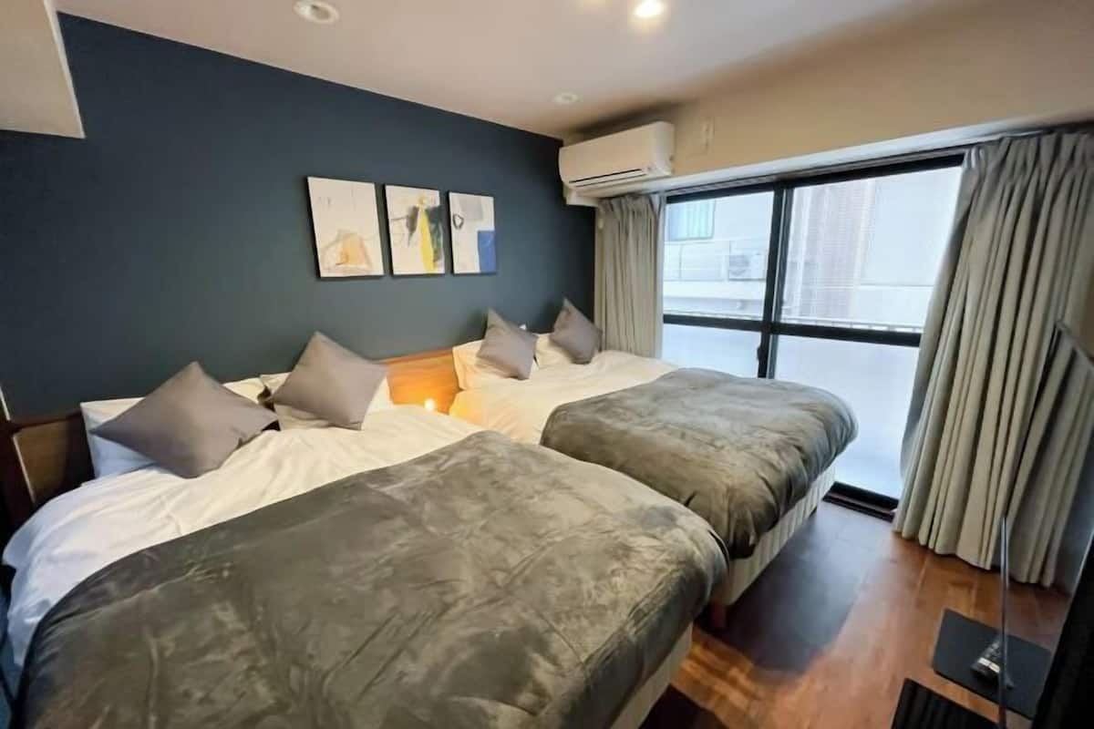 1 bedroom, desk, laptop workspace, blackout drapes