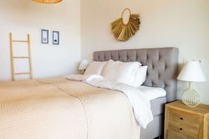 3 bedrooms, iron/ironing board, WiFi, bed sheets