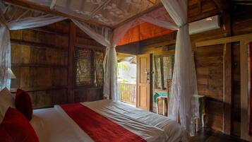 Standard Double Room | Desk, bed sheets