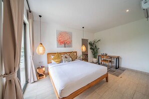 3 bedrooms, in-room safe, desk, iron/ironing board - Villa Anna  (Canggu)