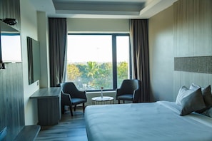 Dobbeltrom – deluxe, 1 queensize-seng | Memory foam-senger, individuelt innredet og skrivebord