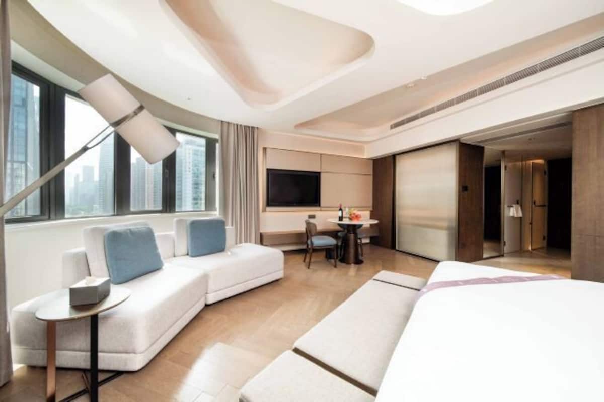 Down comforters, free minibar items, in-room safe, blackout drapes