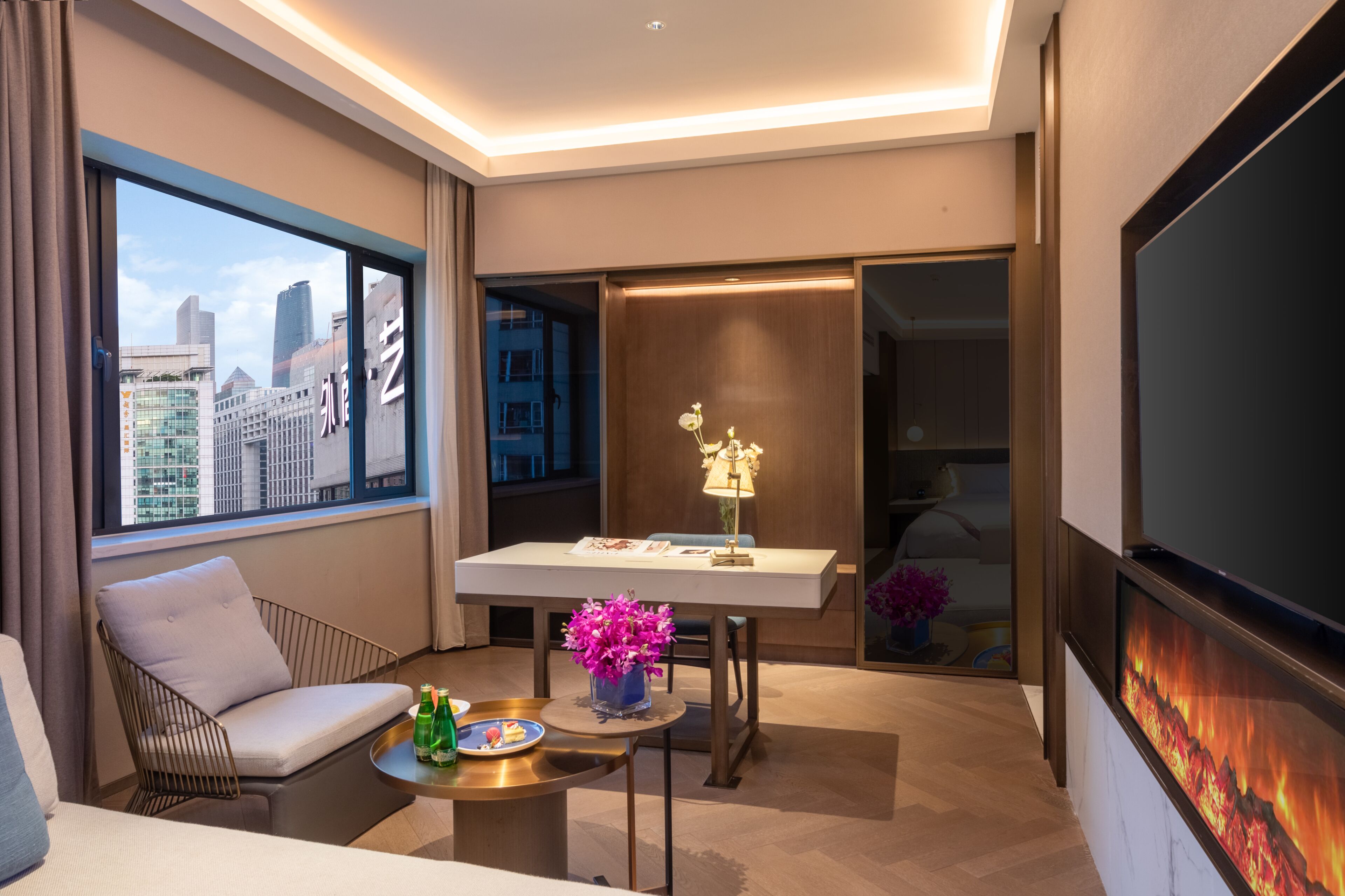 不凡行政套房 | 羽絨被、免費迷你吧物品、客房內保險箱、遮光布/窗簾