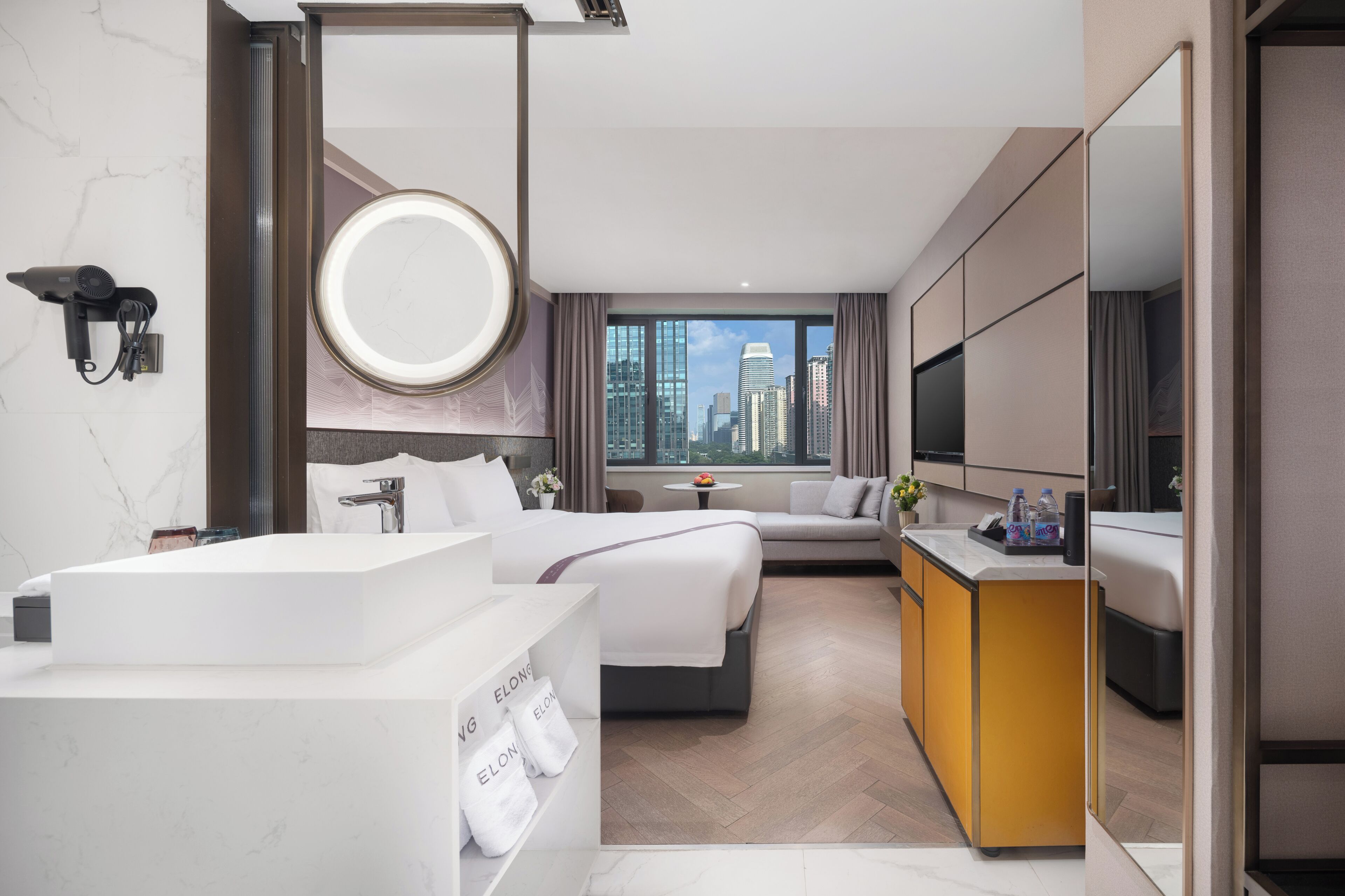 Artisan Heart City-View King Room | Down comforters, minibar (some free items), in-room safe