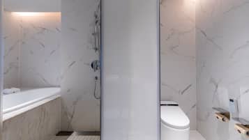 Studio Room | Bathroom | Free toiletries, hair dryer, bathrobes, slippers