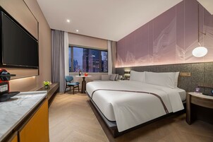 Business Room, 1 Katil Raja (King) | Gebar bulu kapas, item bar mini percuma, peti besi dalam bilik 