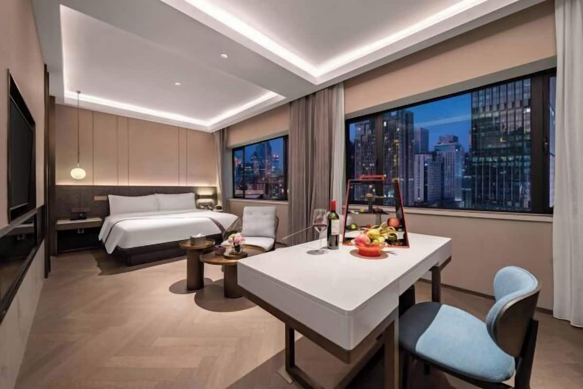 Down comforters, free minibar items, in-room safe, blackout drapes