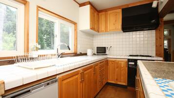 Villa | Private kitchen | Full-size fridge, microwave, oven, stovetop