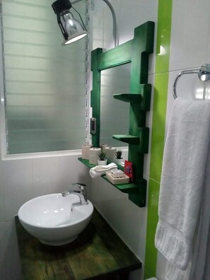 Dusche, Handtücher, Seife, Shampoo