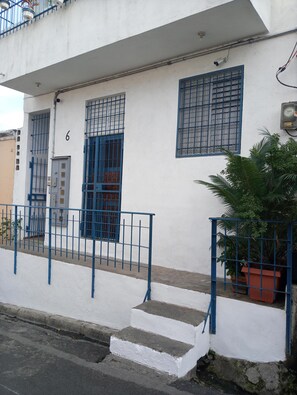 تفاصيل الفندق من الخارج