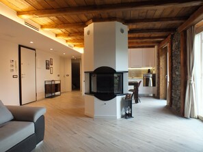 Smart TV, fireplace, video games, table tennis