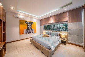 3 bedrooms, in-room safe, desk, iron/ironing board - Villa Cuatro (Seminyak)