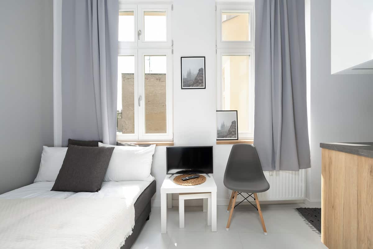 Free WiFi, bed sheets