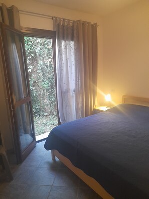 Room - Red coast apartment x 2 terrace sea view Swimming pool sunbeds, umbrellas (Trinità d'Agultu e Vignola)