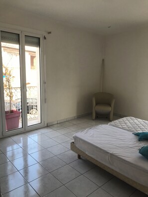 3 bedrooms, travel crib, free WiFi, bed sheets