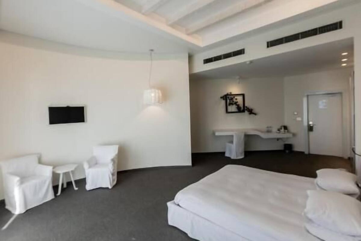 Quarto família | 1 quarto, cofres nos quartos, escrivaninha