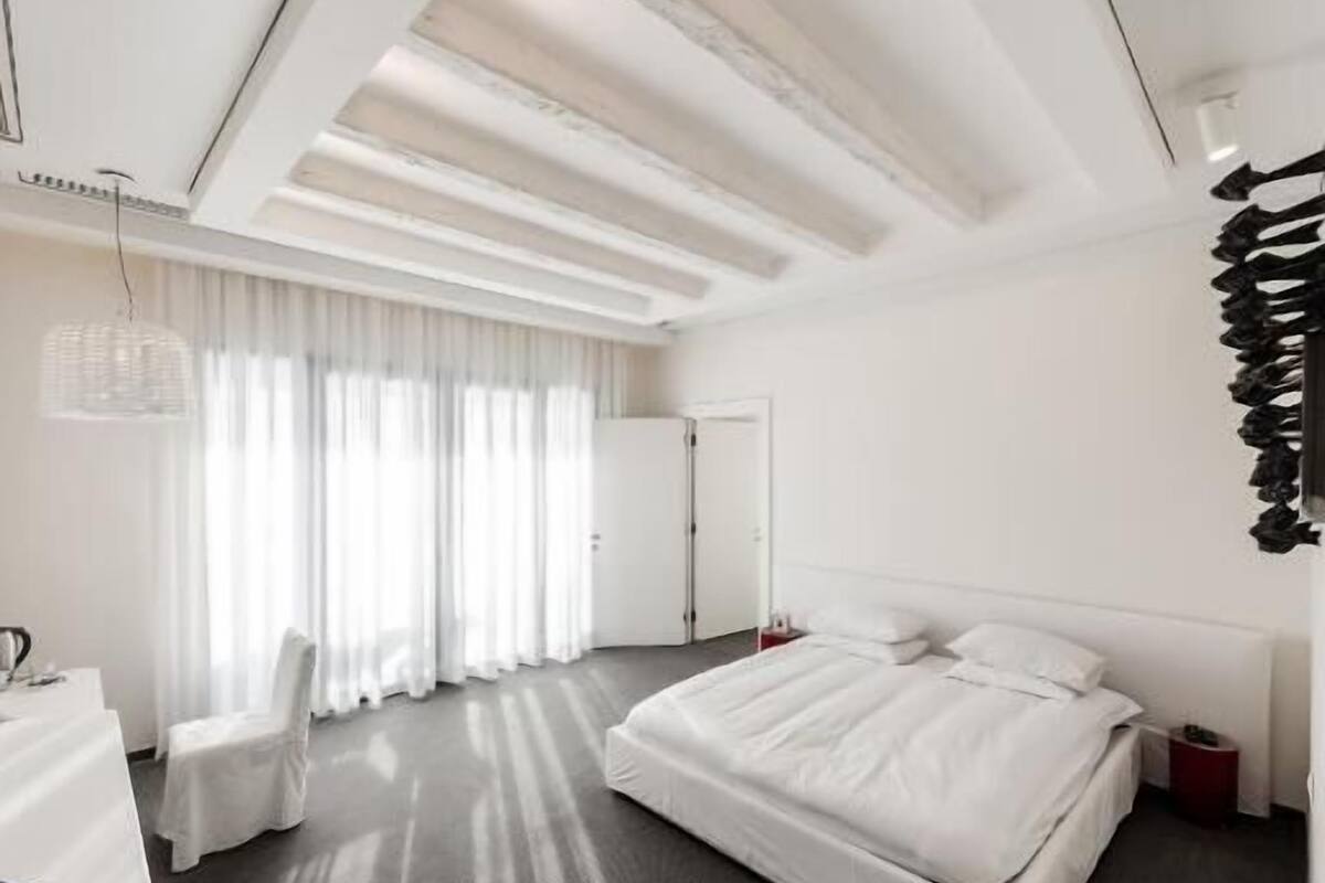 Quarto luxo | 1 quarto, cofres nos quartos, escrivaninha