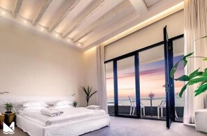 Deluxe Room | 1 bedroom, in-room safe, desk, laptop workspace