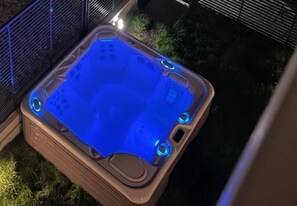 Outdoor spa tub - Nouvelle et Élégante Maison à Madrid Avec Jacuzzy (Madrid)