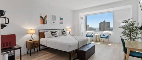 Bureau, fer et planche Ă repasser, Wi-Fi, draps fournis