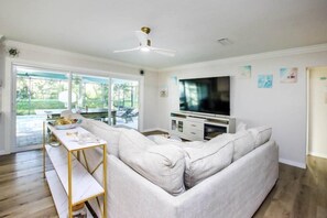 Exterior - She Sells (Sanibel)