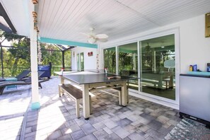 House (She Sells) | Exterior