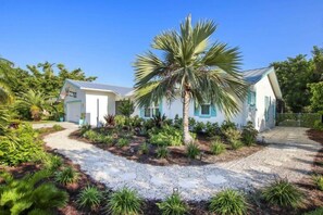 House (She Sells) | Exterior