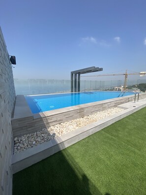 Piscine extérieure (ouverte en saison)