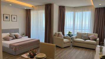 Premium Apartment | 1 bedroom, in-room safe, blackout drapes, soundproofing